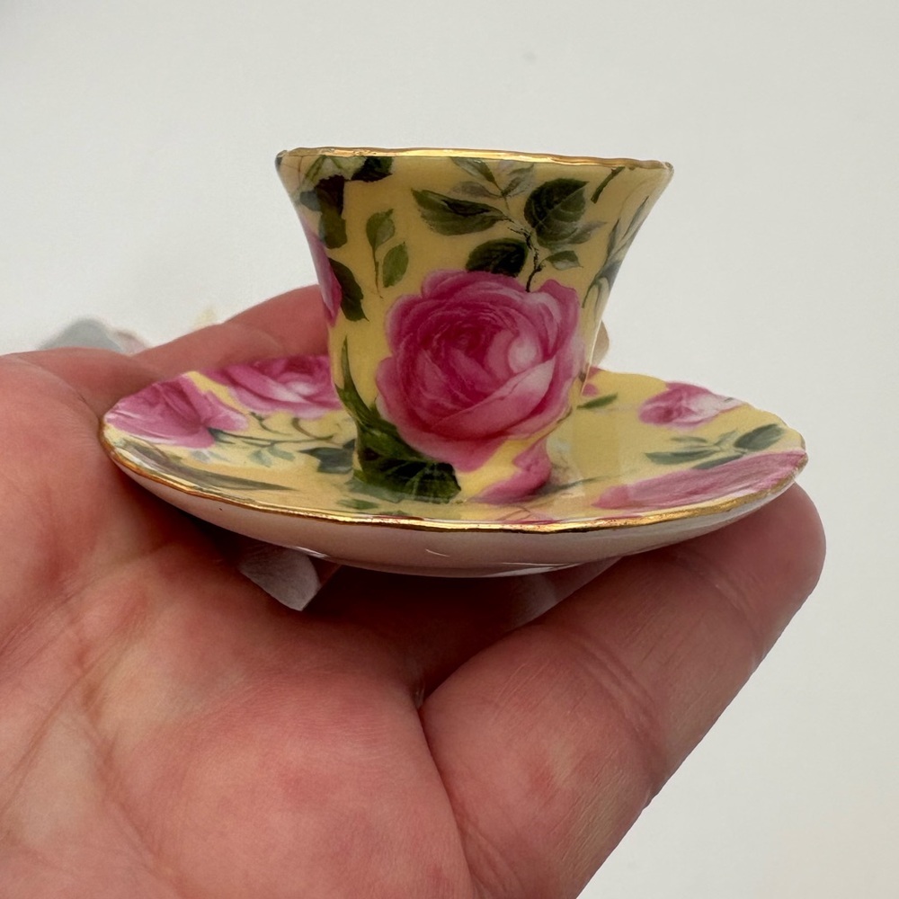 Set of 4 Floral Mini Teacup Ornaments - Pink Roses on Colorful Backgrounds - Picture 5 of 12